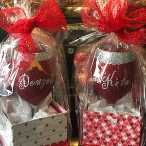 Glasses with your name or whatever you like